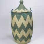 Grand Panier à Linge Africain Zigzag Vert en Osier et Plastique Recyclé - Design Moderne et Écologique